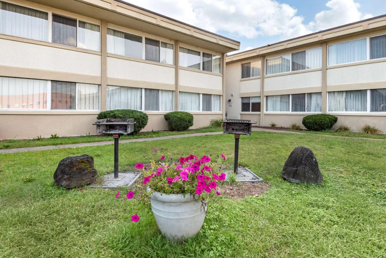 Quality Inn & Suites Vestal Binghamton Near University Exterior foto